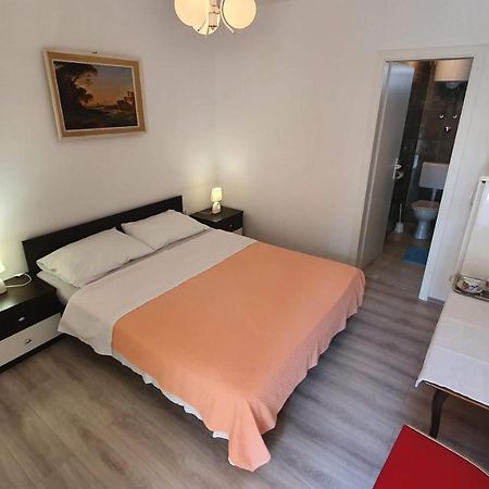 Double Rooms With Terrace Tomica Baška Екстериор снимка